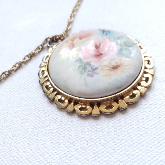 Vintage Large Porcelain Floral Pendant Necklace - Picture 6 of 12